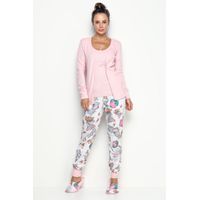 Modelo veste pijama longo feminino estampado com cardigan.